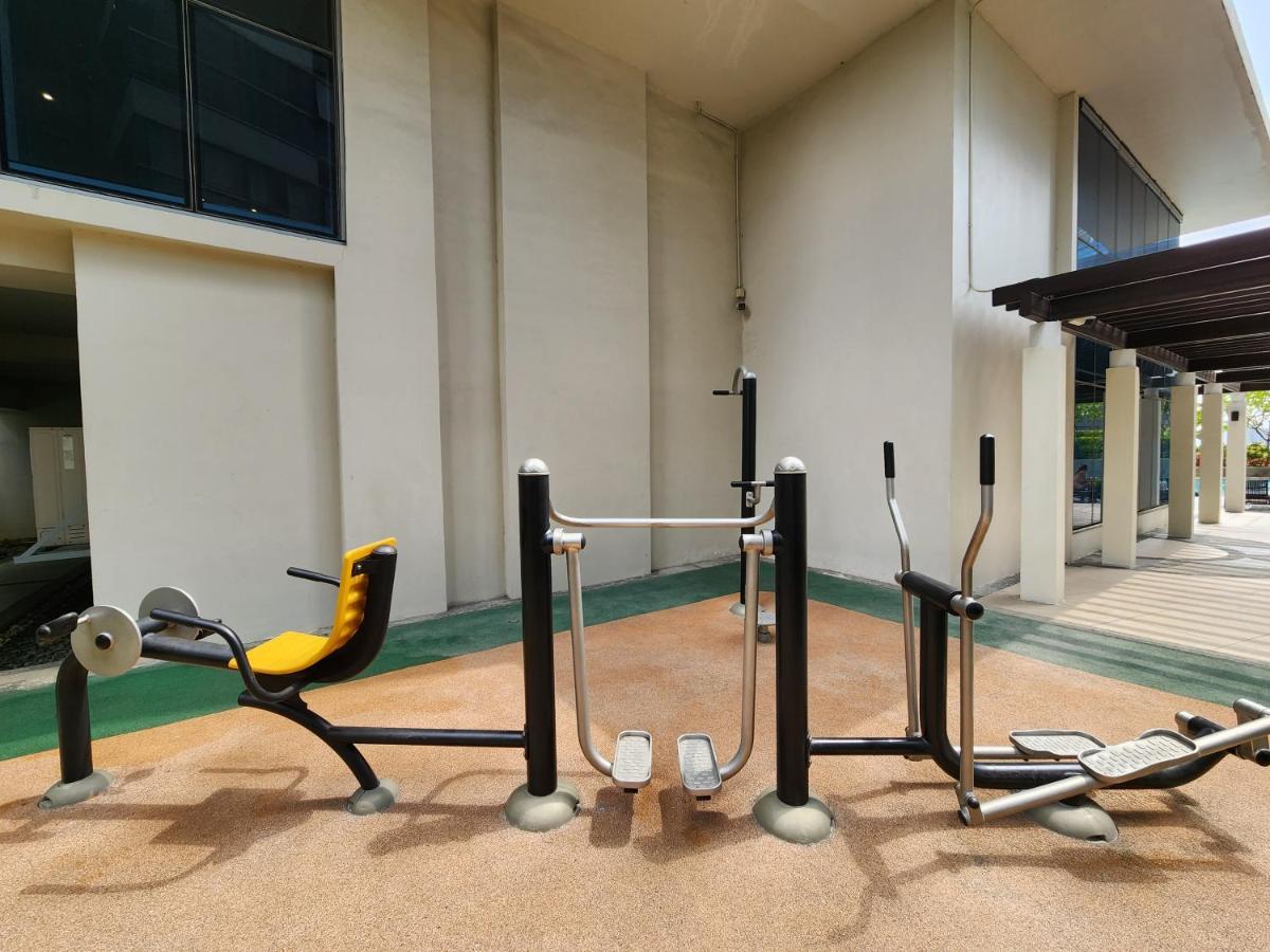Spacious 7U Homey Unit Steps Away From Uptown Mall And Mitsukoshi Mall Free Parking With Washer Manila Exterior foto