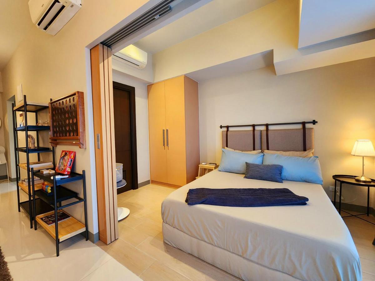 Spacious 7U Homey Unit Steps Away From Uptown Mall And Mitsukoshi Mall Free Parking With Washer Manila Exterior foto
